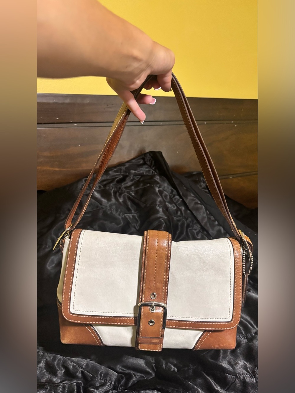 Coach Hampton Shoulder Bag | 2008 - Picture 3 of 8